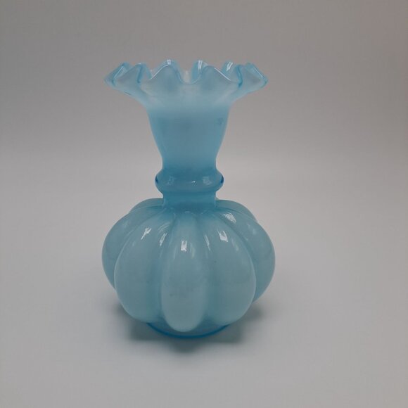 Fenton Pale Blue Melon Vase With Ruffled Crimped Edge Glass - Picture 2 of 11